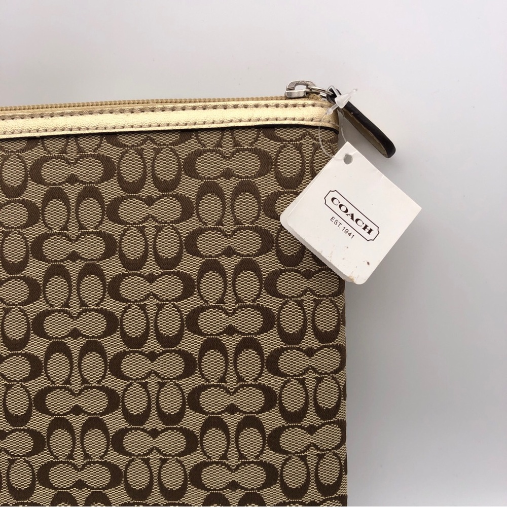 Coach Signature Tablet Ipad Sleeve Bag F61035/￼SV /Khaki￼￼/Metallic￼ - Picture 2 of 9